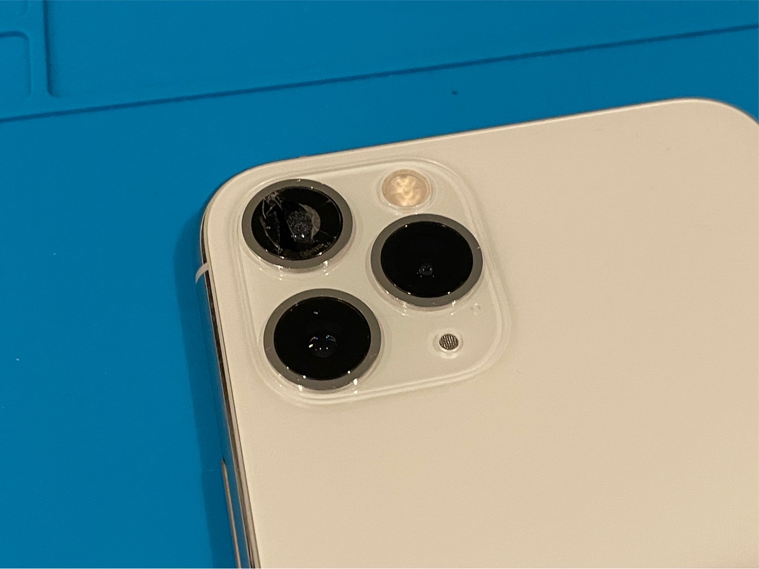 【iPhone11Pro】カメラレンズ割れ、キャンペーン対象修理！【iPhone修理所沢】