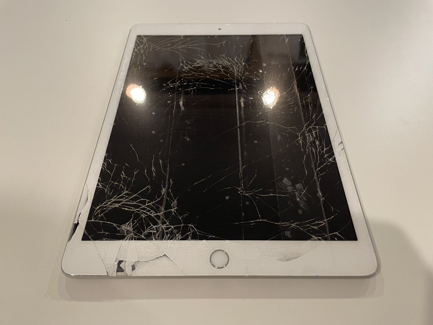 iPad7ガラス割れの修理【iPad修理所沢】