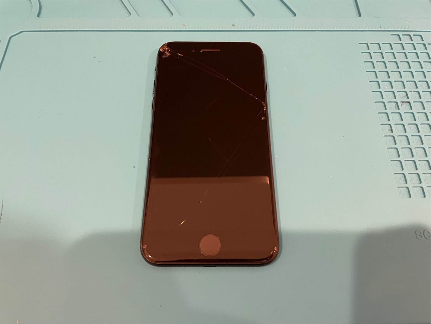iPhoneSE2画面ガラス割れ修理【iPhone修理所沢】