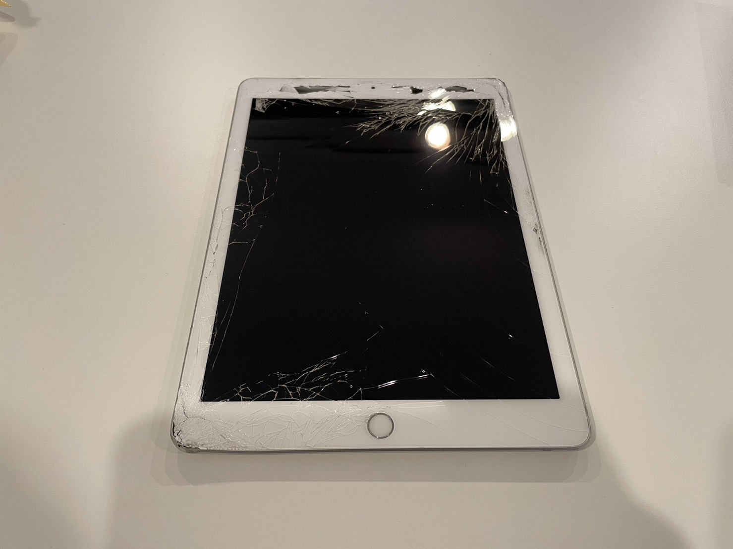 iPad5画面ガラス割れ修理【iPad修理所沢】
