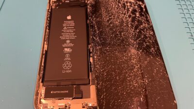 画面が粉々に割れたiPhone11の修理【iPhone修理所沢】