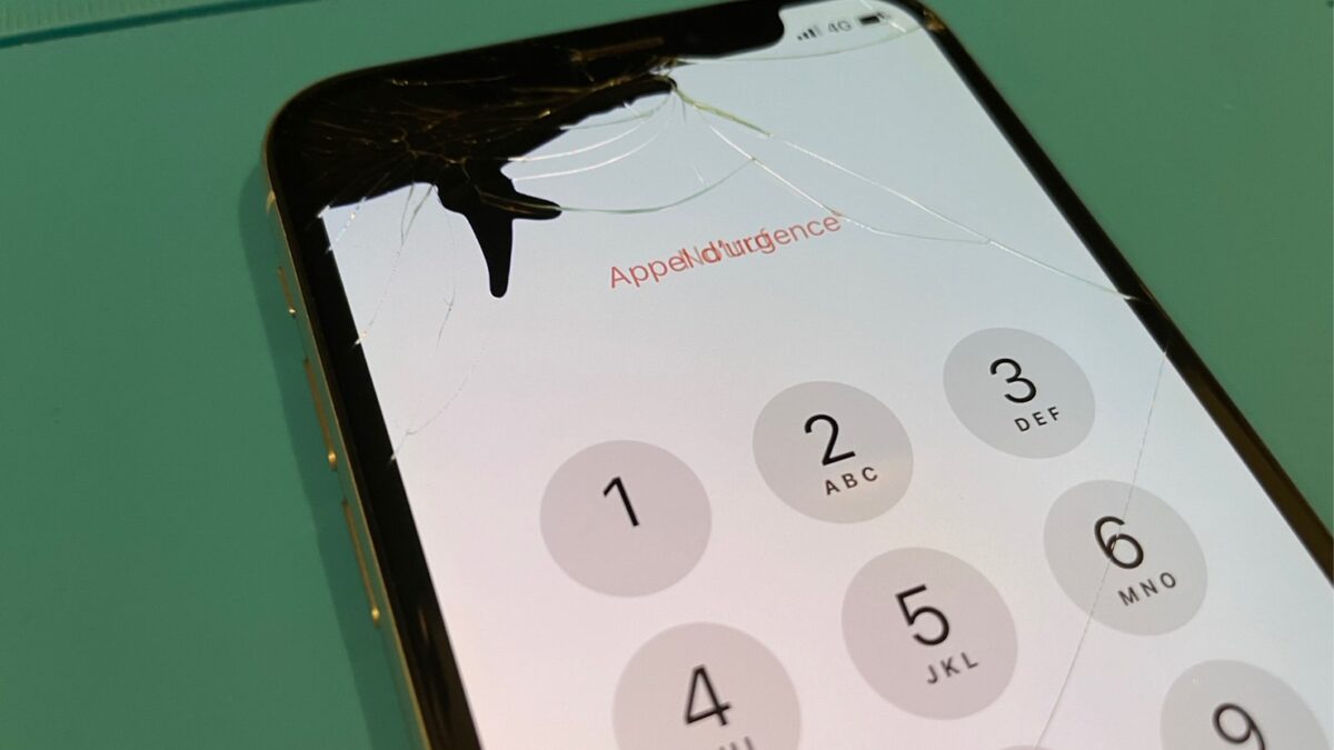 iPhoneXSガラス割れ液晶不良の修理【iPhone修理所沢】