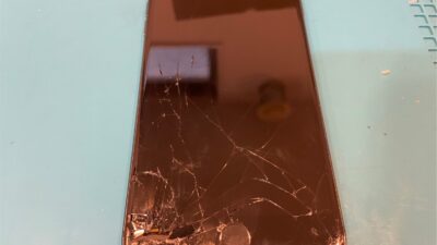iPhoneSE第２世代画面修理【iPhone修理所沢】