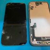 iPhone15バキバキの画面修理【iPhone修理所沢】