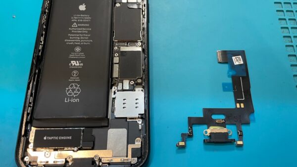iPhone XR充電口故障の即日修理【iPhone修理所沢】