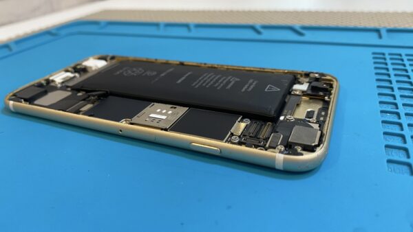 iPhone6S膨張バッテリー交換【iPhone修理所沢】