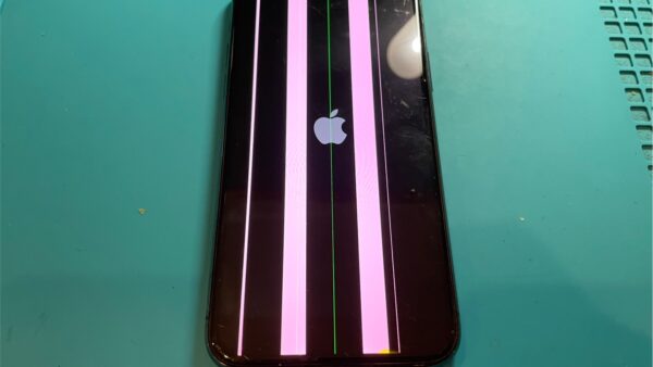 iPhone11Pro液晶不良の画面修理【iPhone修理所沢】