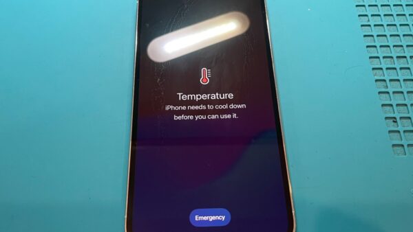 iPhone高温注意の表示で使えない状態の修理【iPhone修理所沢】