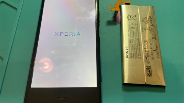 XPERIA(SO01K)XZ1バッテリー膨張の修理【スマホ修理所沢】