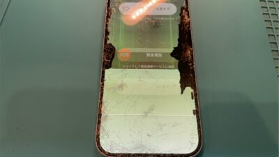 iPhone15バキバキの画面も即日修理【iPhone修理所沢】