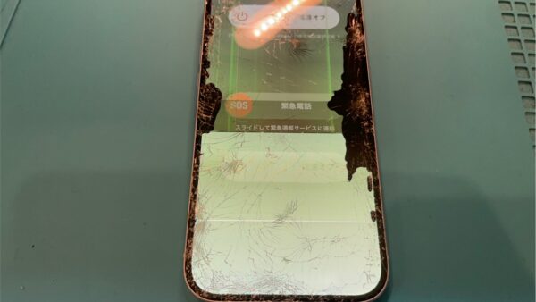 iPhone15バキバキの画面も即日修理【iPhone修理所沢】