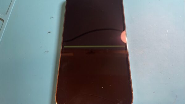 iPhone14Pro液晶表示不良の画面修理【iPhone修理所沢】