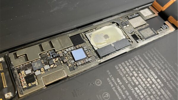 なんとか電源が入るiPadPro11インチ第4世代【iPad基板修理】