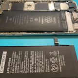 画面が出っ張るバッテリー膨張の修理【iPhone修理所沢】