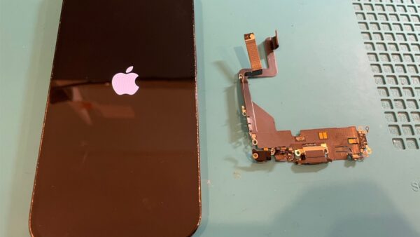 iPhone14Pro充電不具合の修理【iPhone修理所沢】