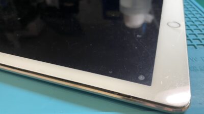 iPad画面浮きの原因はバッテリー膨張でした【iPad修理所沢】
