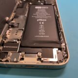 画面が浮いてきたiPhone12miniの修理【iPhone修理所沢】