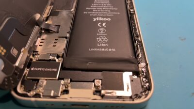 画面が浮いてきたiPhone12miniの修理【iPhone修理所沢】