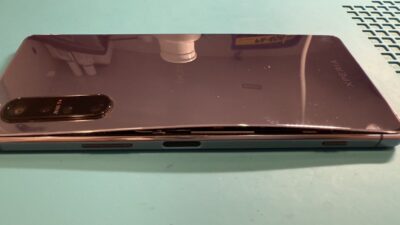 XPERIA1Ⅱバッテリー膨張の修理【スマホ修理所沢】