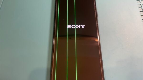 XPERIA 5Ⅱ液晶に縦線が入る画面修理【スマホ修理所沢】