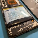 AQUOS R5Gバッテリー膨張の修理【スマホ修理所沢】