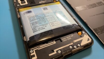 AQUOS R5Gバッテリー膨張の修理【スマホ修理所沢】