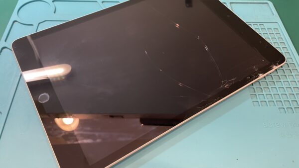 iPad第9世代ガラス割れ修理【iPad修理所沢】