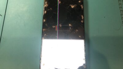 交通事故後バキバキ画面の修理【iPhone修理所沢】