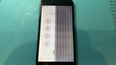 iPhoneSE3画面半分が表示不良の修理【iPhone修理所沢】