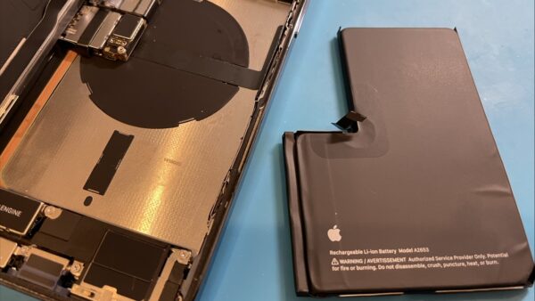 iPhone13ProMaxバッテリー交換【iPhone修理所沢】
