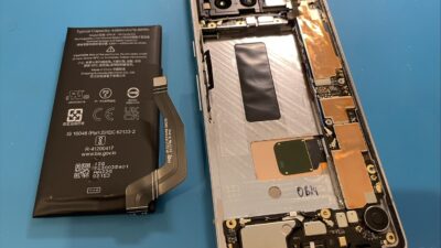 GooglePixel7a バッテリー膨張の修理【スマホ修理所沢】