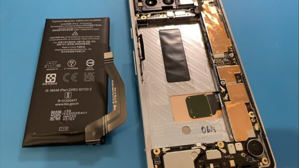 GooglePixel7a バッテリー膨張の修理【スマホ修理所沢】