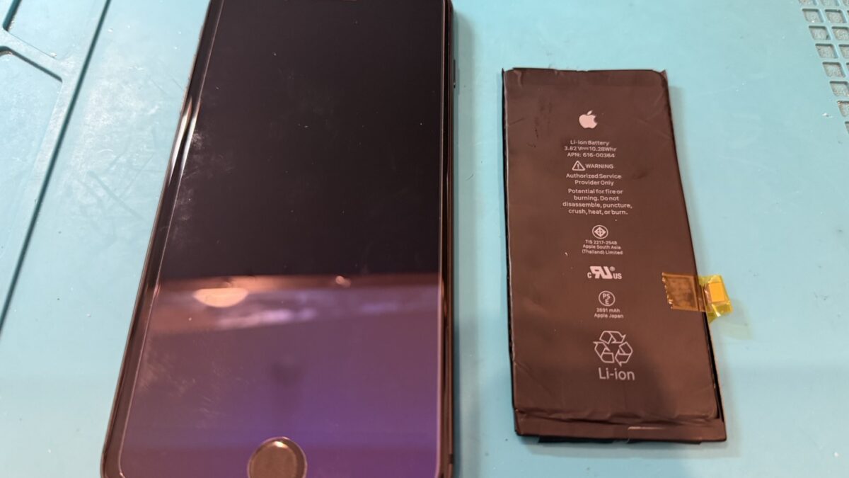iPhone8Plusバッテリー交換のご依頼【iPhone修理所沢】