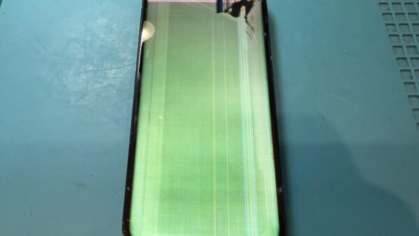 iPhone16液晶故障の画面修理【iPhone修理所沢】