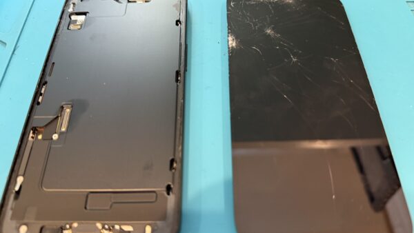 iPhone16e画面修理 【iPhone修理所沢】