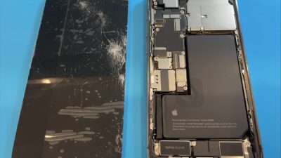 iPhone14Proの画面割れ液晶漏れの修理【iPhone修理所沢】