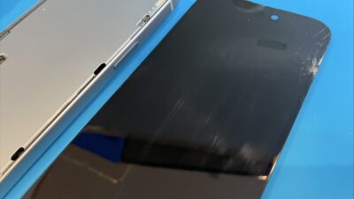 iPhone15画面が割れた！即日画面修理【iPhone修理所沢】