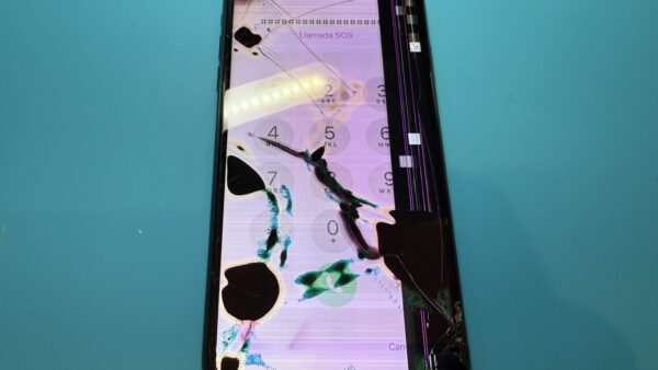 iPhone11ProMax液晶故障の画面修理【iPhone修理所沢】