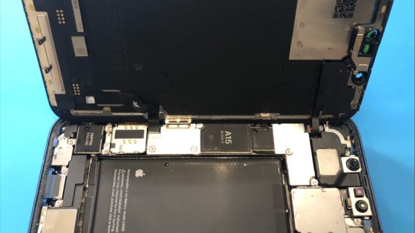 iPhone13水没液晶故障の修理【iPhone修理所沢】