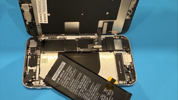2回目のバッテリー交換iPhoneSE2【iPhone修理所沢】