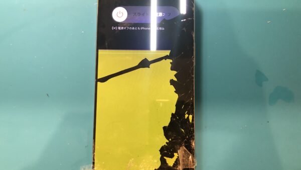 iPhone16pro液晶不良の画面修理【iPhone修理所沢】