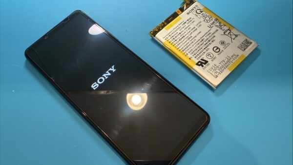 XPERIA 10Ⅲバッテリー交換【スマホ修理所沢】