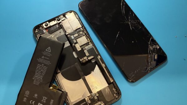 iPone11ProMaxの修理ご依頼【iPhone修理所沢】