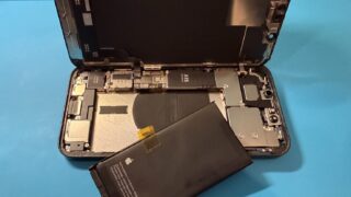 1回目のバッテリー交換iPhone13【iPhone修理所沢...