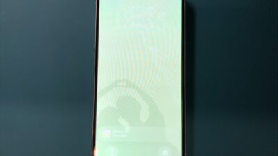 グリーンスクリーン状態のiPhone15画面修理【iPhone修理所沢】