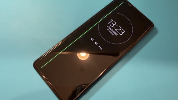 XPERIA画面に縦線が入る症状の修理【スマホ修理所沢】