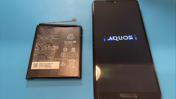 AQUOS(SH-53A)バッテリー交換【アンドロイド修理所沢】