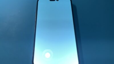 画面が真っ白になってしまった14Proの画面修理【iPhone修理所沢】