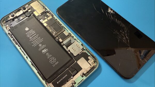 画面割れタッチ不具合でお悩みなら【iPhone修理所沢】