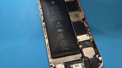 iPhoneバッテリー膨張の修理ご依頼【iPhone修理所沢】